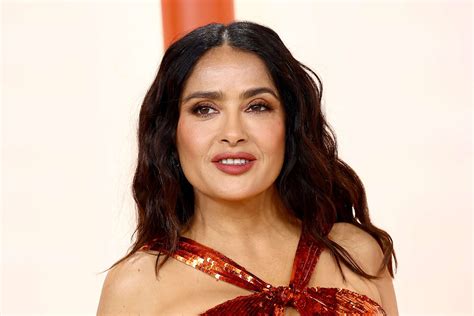 salma hayek posing nude|Salma Hayek goes completely naked as she poses under tiny。